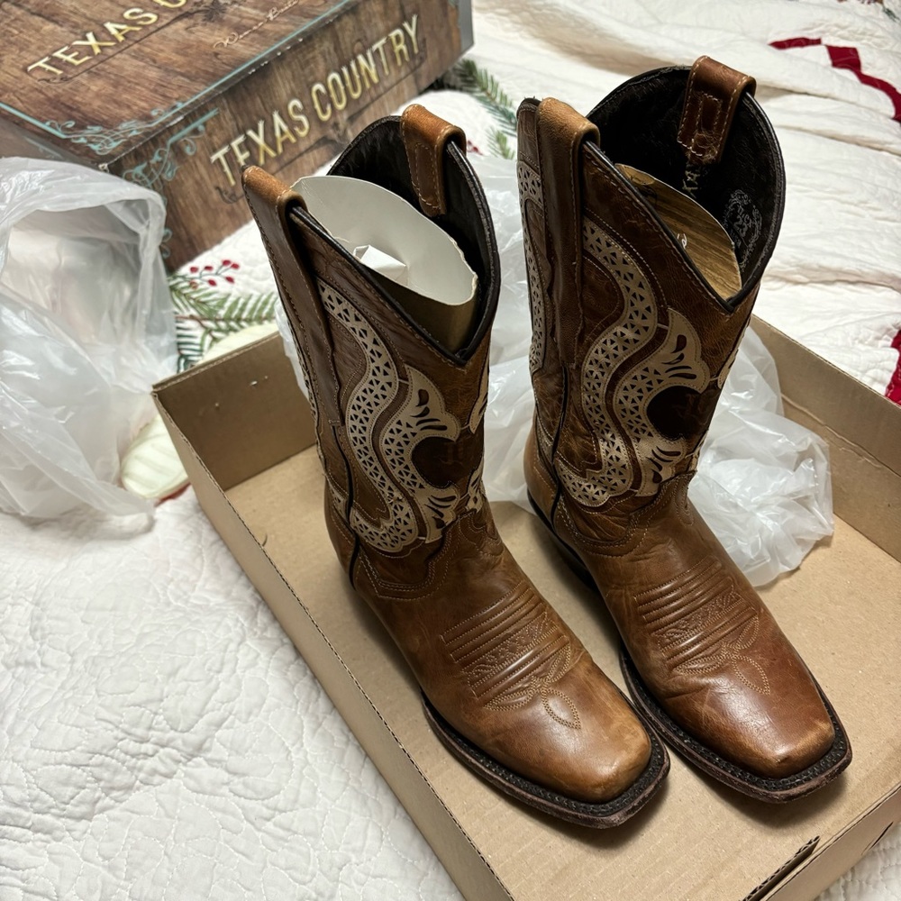 Texas country square toe women’s boots - size 23